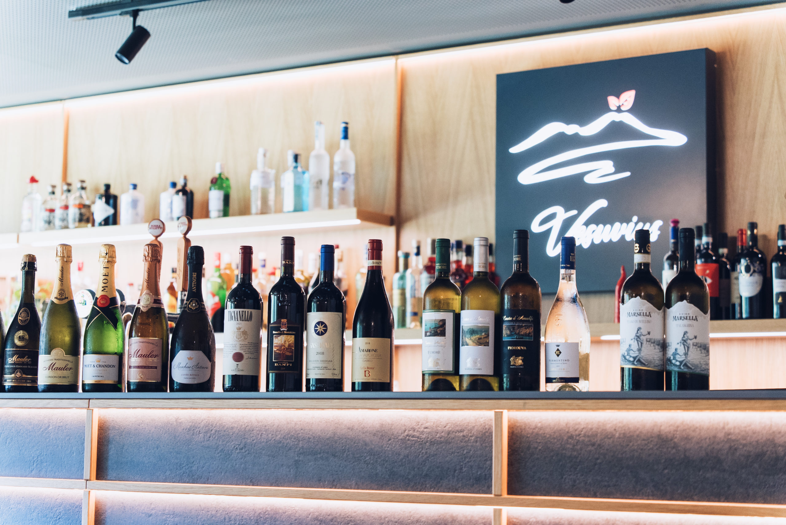 Vigne svizzere e fuochi campani:  un viaggio nel gusto a Neuchatel da Vesuvius Taste Experience.